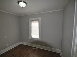4330 Knox Ave N, Minneapolis, Mn 55412 2 Beds 1 Bath 800 Sqft in Minneapolis, MN (Photo 5 of 9)