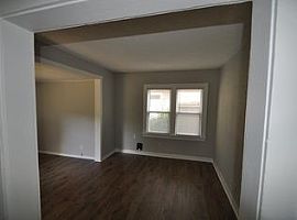 4330 Knox Ave N, Minneapolis, Mn 55412 2 Beds 1 Bath 800 Sqft in Minneapolis, MN (Photo 6 of 9)