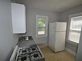 4330 Knox Ave N, Minneapolis, Mn 55412 2 Beds 1 Bath 800 Sqft in Minneapolis, MN (Photo 7 of 9)