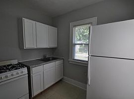 4330 Knox Ave N, Minneapolis, Mn 55412 2 Beds 1 Bath 800 Sqft in Minneapolis, MN (Photo 8 of 9)