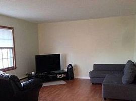 1000 50th Ave Ne, Columbia Heights, Mn 55421 2 Beds 1 Bath 1,30 in Columbia Heights, MN (Photo 2 of 4)