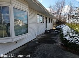 5411 Willow Crest Ave, Youngstown, Oh 44515 2 Beds 1 Bath 1,352 in Youngstown, OH (Photo 2 of 8)
