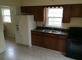 Sutton Ave Cincinnati, Oh 45230 2 Beds 1 Bath 864 Sqft in Cincinnati, OH (Photo 5 of 6)