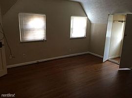 2443 Losantiville Ave, Cincinnati, Oh 45237 2 Beds 1 Bath 1,201 in Cincinnati, OH (Photo 2 of 9)