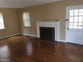 2443 Losantiville Ave, Cincinnati, Oh 45237 2 Beds 1 Bath 1,201 in Cincinnati, OH (Photo 3 of 9)