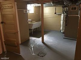 2443 Losantiville Ave, Cincinnati, Oh 45237 2 Beds 1 Bath 1,201 in Cincinnati, OH (Photo 5 of 9)