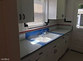 2443 Losantiville Ave, Cincinnati, Oh 45237 2 Beds 1 Bath 1,201 in Cincinnati, OH (Photo 7 of 9)