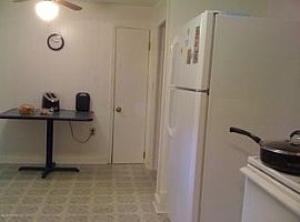 823 Fernway St, Jacksonville, Fl 32208 2 Beds 1 Bath 1,383 Sqft in Jacksonville, FL (Photo 9 of 10)