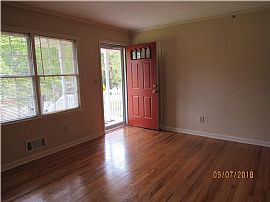 Well Maintained Home! Great Starter Home in Marietta, GA (Photo 4 of 7)