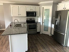 Newly Renovated 3 Bedroom 3 Bathroom 2,400 Square Foot Home Wit in Winchester, KY (Photo 2 of 5)