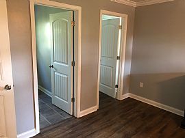 Newly Renovated 3 Bedroom 3 Bathroom 2,400 Square Foot Home Wit in Winchester, KY (Photo 3 of 5)