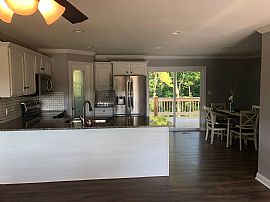 Newly Renovated 3 Bedroom 3 Bathroom 2,400 Square Foot Home Wit in Winchester, KY (Photo 5 of 5)