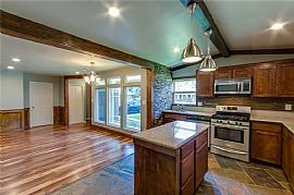  Nice 3 Bedroom and 2 Bathroom Home Available to Move In in League City, TX (Photo 5 of 5)