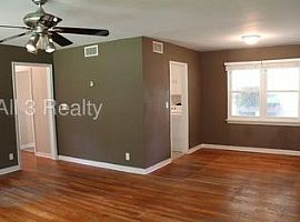  999 Parkwood Dr, Montgomery, Al 36109 3 Beds 1 Bath 1,232 Sqft in Montgomery, AL (Photo 3 of 7)