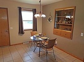 471 Agnes Dr, Madison, Wi 53711 in Madison, WI (Photo 3 of 9)