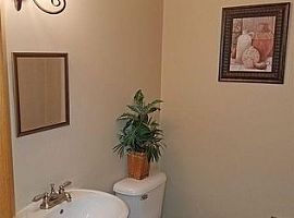 471 Agnes Dr, Madison, Wi 53711 in Madison, WI (Photo 8 of 9)