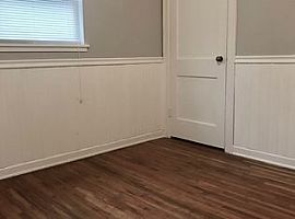  1104 W 84th St, Kansas City, Mo 64114 3 Beds 2 Baths 1,014 Sqf in Kansas City, MO (Photo 3 of 12)