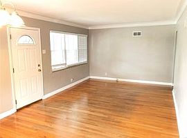  1055 Trelane Ave, Saint Louis, Mo 63126 2 Beds 1 Bath 945 Sqft in Saint Louis, MO (Photo 2 of 11)