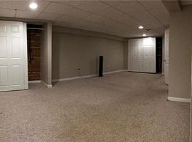  1055 Trelane Ave, Saint Louis, Mo 63126 2 Beds 1 Bath 945 Sqft in Saint Louis, MO (Photo 3 of 11)