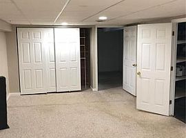  1055 Trelane Ave, Saint Louis, Mo 63126 2 Beds 1 Bath 945 Sqft in Saint Louis, MO (Photo 5 of 11)