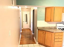  1055 Trelane Ave, Saint Louis, Mo 63126 2 Beds 1 Bath 945 Sqft in Saint Louis, MO (Photo 7 of 11)