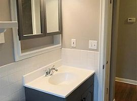  1055 Trelane Ave, Saint Louis, Mo 63126 2 Beds 1 Bath 945 Sqft in Saint Louis, MO (Photo 9 of 11)