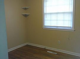  406 College Park Dr, Frankfort, Ky 40601 3 Beds 1.5 Baths 1,08 in Frankfort, KY (Photo 2 of 11)