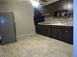  406 College Park Dr, Frankfort, Ky 40601 3 Beds 1.5 Baths 1,08 in Frankfort, KY (Photo 5 of 11)