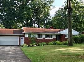  195 Windsor Rd, Rochester Hills, Mi 48307 3 Beds 1.5 Baths 1,2 in Rochester Hills, MI