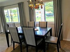  195 Windsor Rd, Rochester Hills, Mi 48307 3 Beds 1.5 Baths 1,2 in Rochester Hills, MI (Photo 3 of 5)