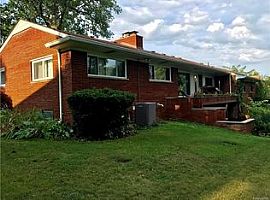  195 Windsor Rd, Rochester Hills, Mi 48307 3 Beds 1.5 Baths 1,2 in Rochester Hills, MI (Photo 5 of 5)