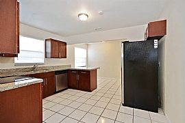 617 S a St, Lake Worth, Fl 33460 in Lake Worth, FL (Photo 4 of 12)