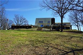 Charming 3 Bedroom Forest Home in Rolla, MO (Photo 3 of 12)