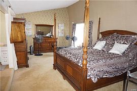 Charming 3 Bedroom Forest Home in Rolla, MO (Photo 8 of 12)