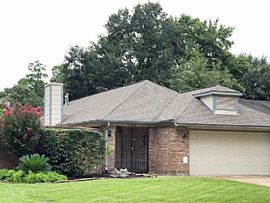 Beautifully Remodeled Patio Home. in Kingwood, TX (Photo 6 of 7)