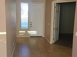 880 N April Dr, Rent Is $650 and Deposit Is $650 in Chandler, AZ (Photo 4 of 5)