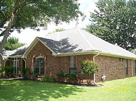 3 Beds 2.5 Baths 2,300 Sqft in Irving, TX (Photo 2 of 7)