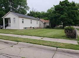 2 Bedroom Home in Roseville, MI (Photo 6 of 6)