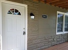 3 Bedroom Home in Kansas City, KS (Photo 2 of 8)