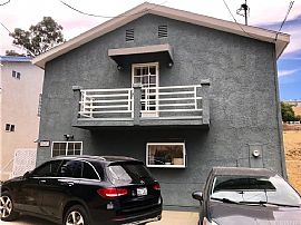 Beautiful 3 Bedroom Home in Chatsworth, CA (Photo 7 of 12)