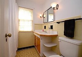 Great Location 4 Bedroom! in Omaha, NE (Photo 11 of 12)