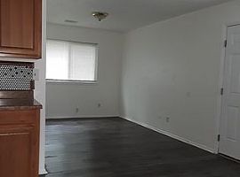 925 Washington Way, Jeffersonville, in 47130 3 Beds 1 Bath 1,08 in Jeffersonville, IN (Photo 2 of 8)