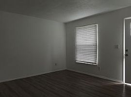 925 Washington Way, Jeffersonville, in 47130 3 Beds 1 Bath 1,08 in Jeffersonville, IN (Photo 3 of 8)