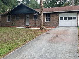 211 Crestwood Dr, Summerville, Sc 29483 3 Beds 2 Baths 1,100 Sq in Summerville, SC (Photo 2 of 6)