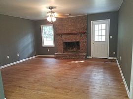 211 Crestwood Dr, Summerville, Sc 29483 3 Beds 2 Baths 1,100 Sq in Summerville, SC (Photo 3 of 6)