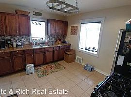3 Beds 1 Baths in Racine, WI (Photo 11 of 12)