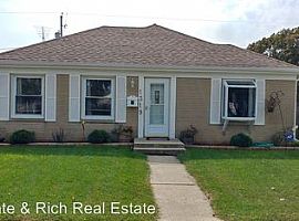 3 Beds 1 Baths in Racine, WI (Photo 3 of 12)
