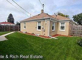 3 Beds 1 Baths in Racine, WI (Photo 4 of 12)