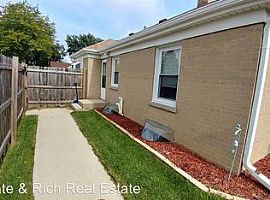 3 Beds 1 Baths in Racine, WI (Photo 5 of 12)