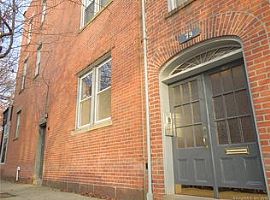 2 Beds 1 Baths in New Haven, CT (Photo 2 of 11)